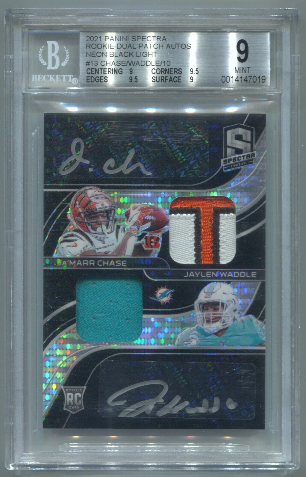 Jaylen Waddle Panini Spectra Radiant Rookie Patch Signatures #JW Neon Black Light