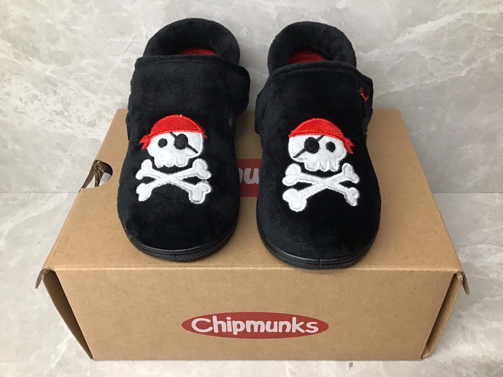 SAOLA Nuovo con scatola. UK8 (bambini). Ciabatta da barca Chipmunks. Pirata 'Jolly Roger'. Suola corretta