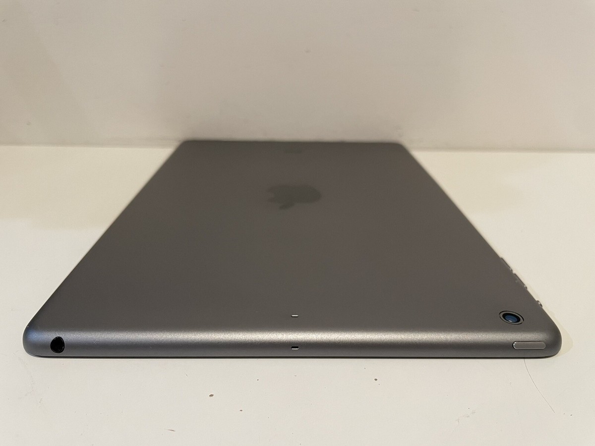Apple iPad Air 1st Gen. 32GB Wi-Fi 9.7in - Space Gray 888462098533
