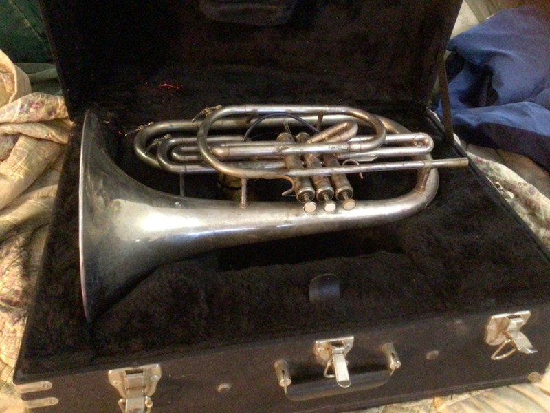 Dynasty Model 551? Marching French Horn 11" Bell, silver tone, Dynasty hard case