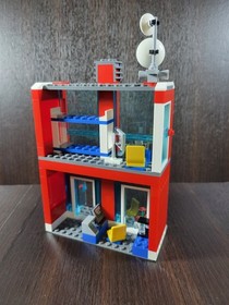 Lego City Set #7208 - Fire Station Released in 2010, 100% Complete w/Manuals