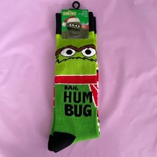 Adult Sesame Street Oscar Grouch Hum Bug Christmas Crew Socks NWT