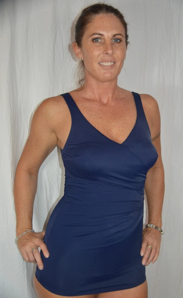 Traje de baño Roxanne talla sujetador ajuste perfecto funda plisada de una pieza talla 8/32B Foto 4 de 4