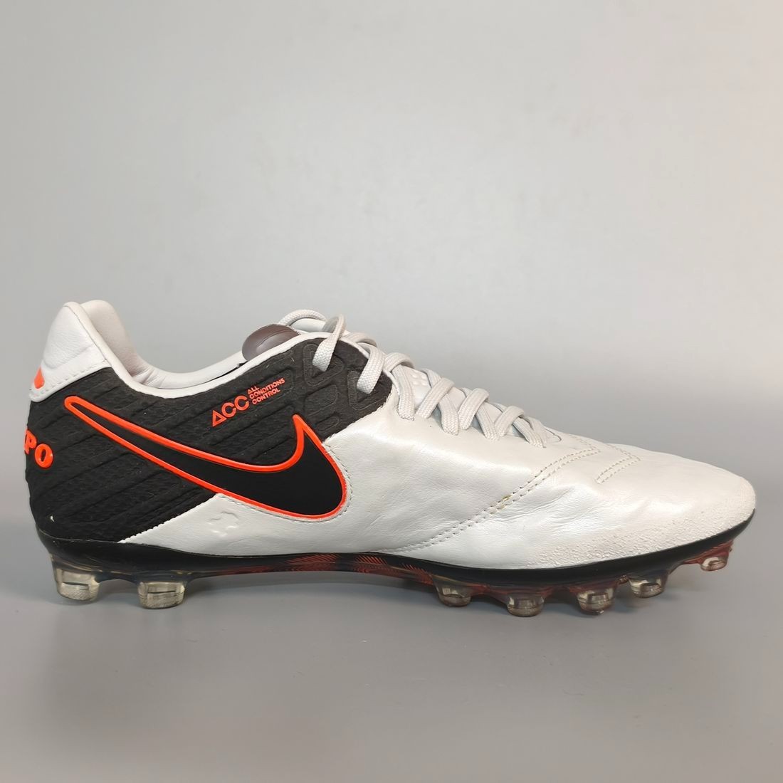 NIKE TIEMPO LEGEND VI AG-R UK 6 US 6,5 EU 39 819712-001 FOOTBALL