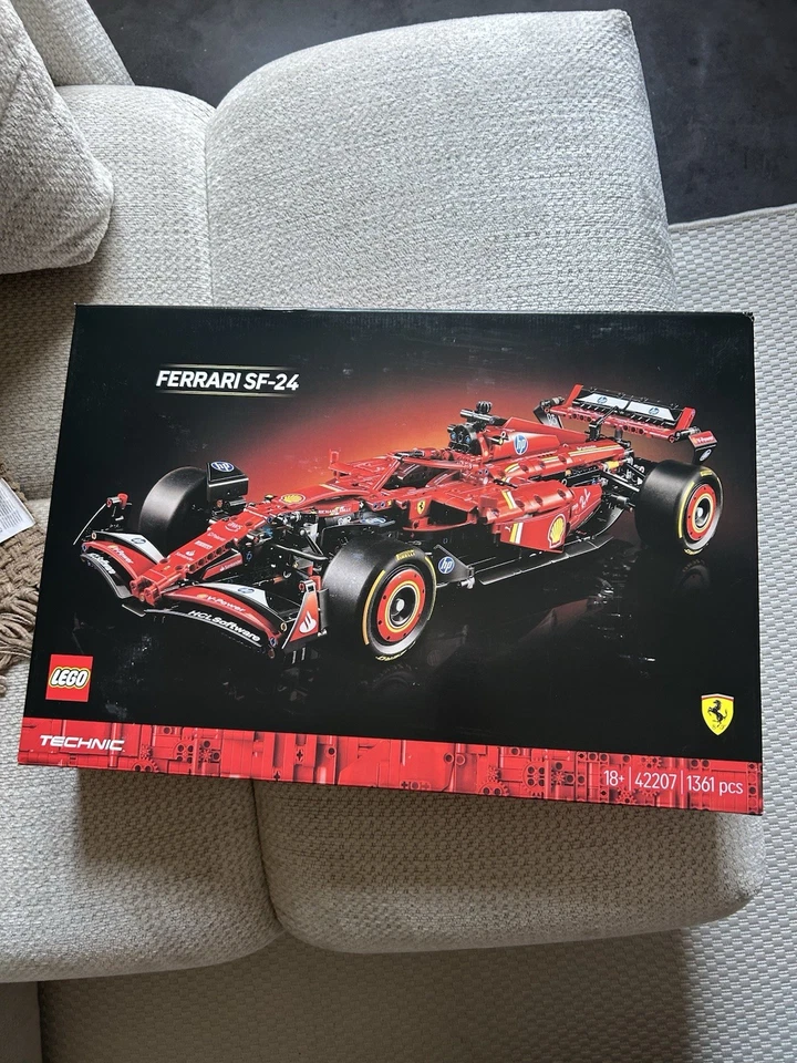 LEGO Technic 42207 Ferrari SF-24 F1 Car, photo 1 sur 4