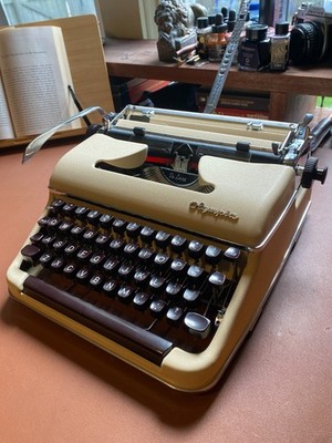 Olympia SM3 Rare Cream Typewriter (Case,  Serviced, New Platen )