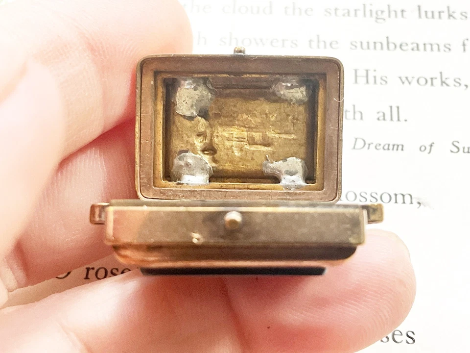 Antiguo reloj medallón lleno de oro llavero colgante con locomotora de tren multicolor Foto 4 de 4