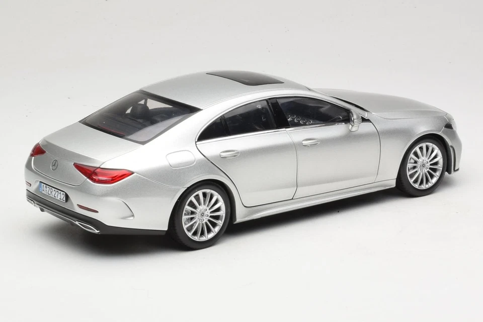 183489 Mercedes CLS Silver Norev 1:18 - Immagine 3 di 4