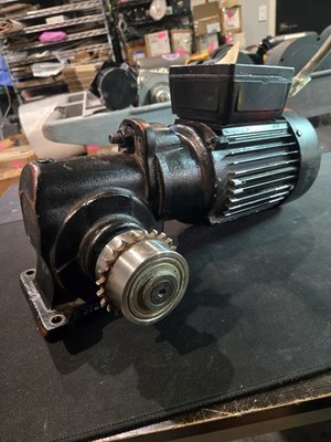 ABM Gear Motor SGI/4D71B-4 VDE0530 RA 230/400V 0.37 KW S1 1/MIN USED $249