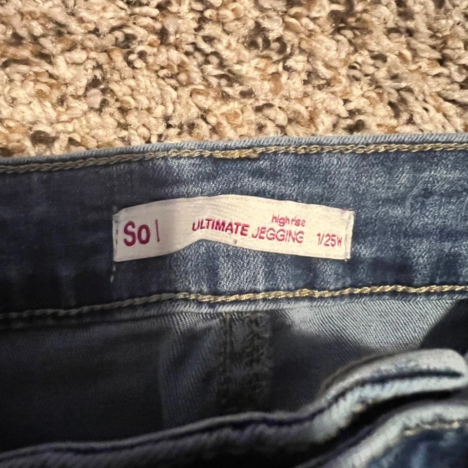 Pantalones de mezclilla de tiro alto Jegging So Ultimate lavado oscuro lavado claro talla 1/25 W Foto 2 de 4