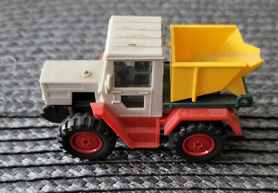 Traktor   Mercedees Benz ohne Düngerstreuer   1:87   ca. 5 cm     *aus Sammlung*