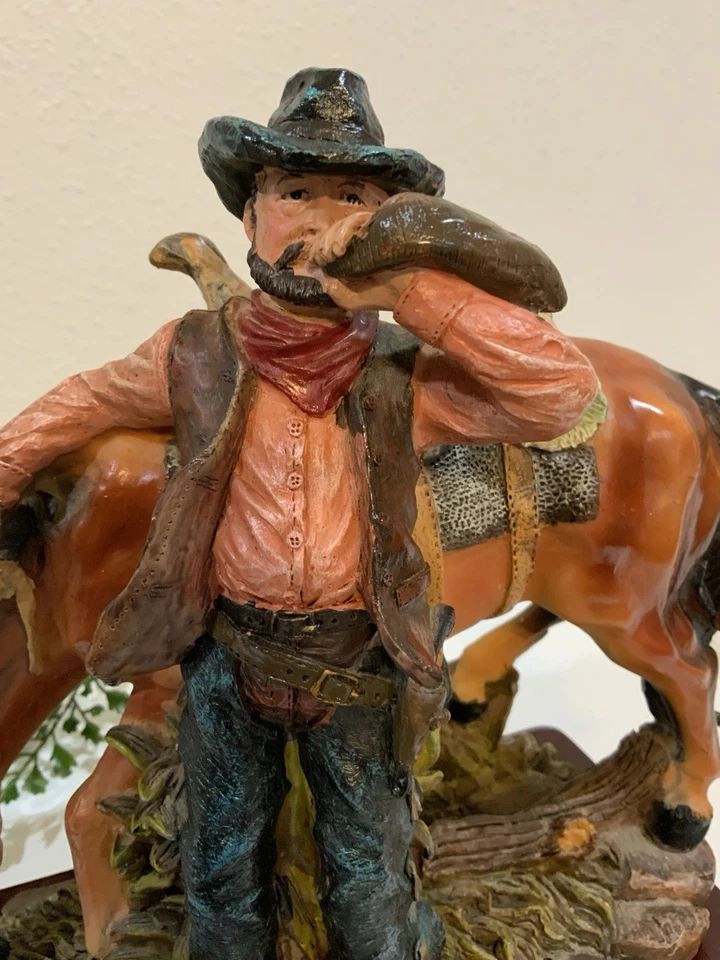 De Colección IAC Premier Edition Western Salvaje Oeste Caballo Vaquero Resina Estatua Base de Madera Foto 4 de 4