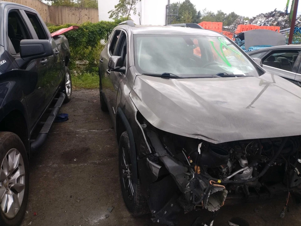 GMC Acadia 2019 conjunto de parachoques gris OEM usado 76000 millas NJ25-21081-514921 Foto 4 de 4