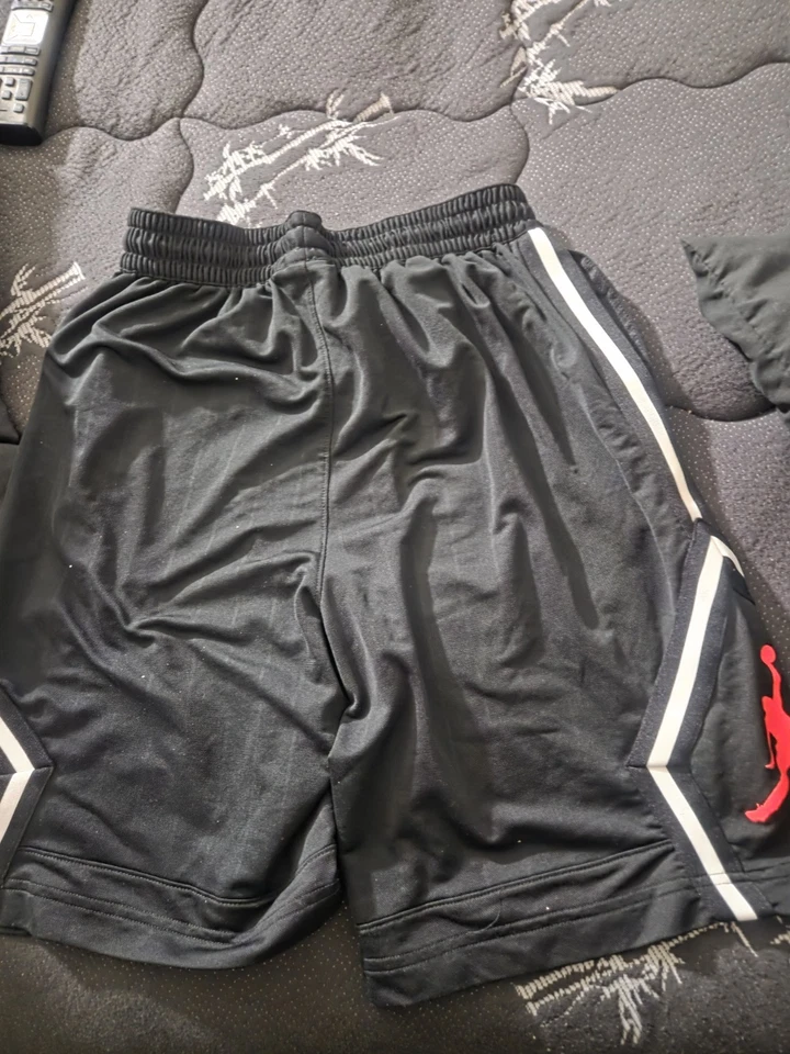 Pantalones cortos de baloncesto Jordan L negro/rojo Foto 2 de 2