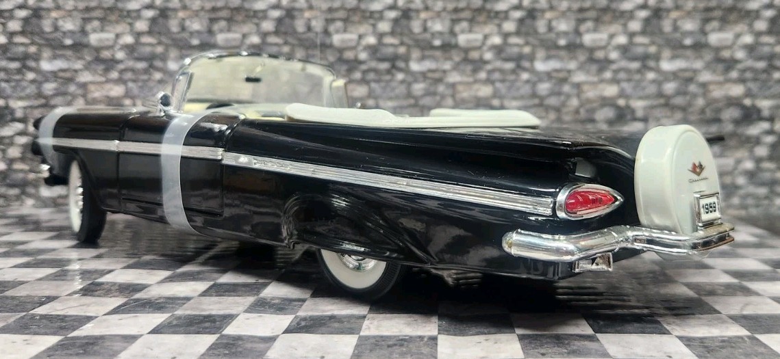 Yat Ming 1:18 Scale Road Signature Blk 1959 Chevrolet Impala Convertible [Loose]