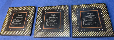 INTEL PENTIUM MMX FV80503200 SL27J/2.8V 200MHZ Socket7 GOLD SOME RESIN ON TOP