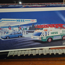Hess 1996 Gas & Oil Emergency Toy Truck Green White Red with Box