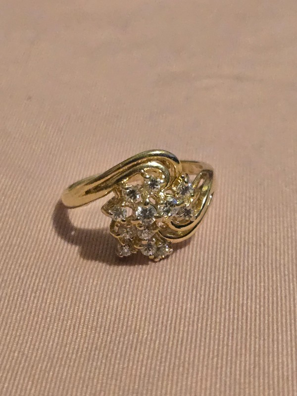 14KP Yellow Gold Ring With Stones