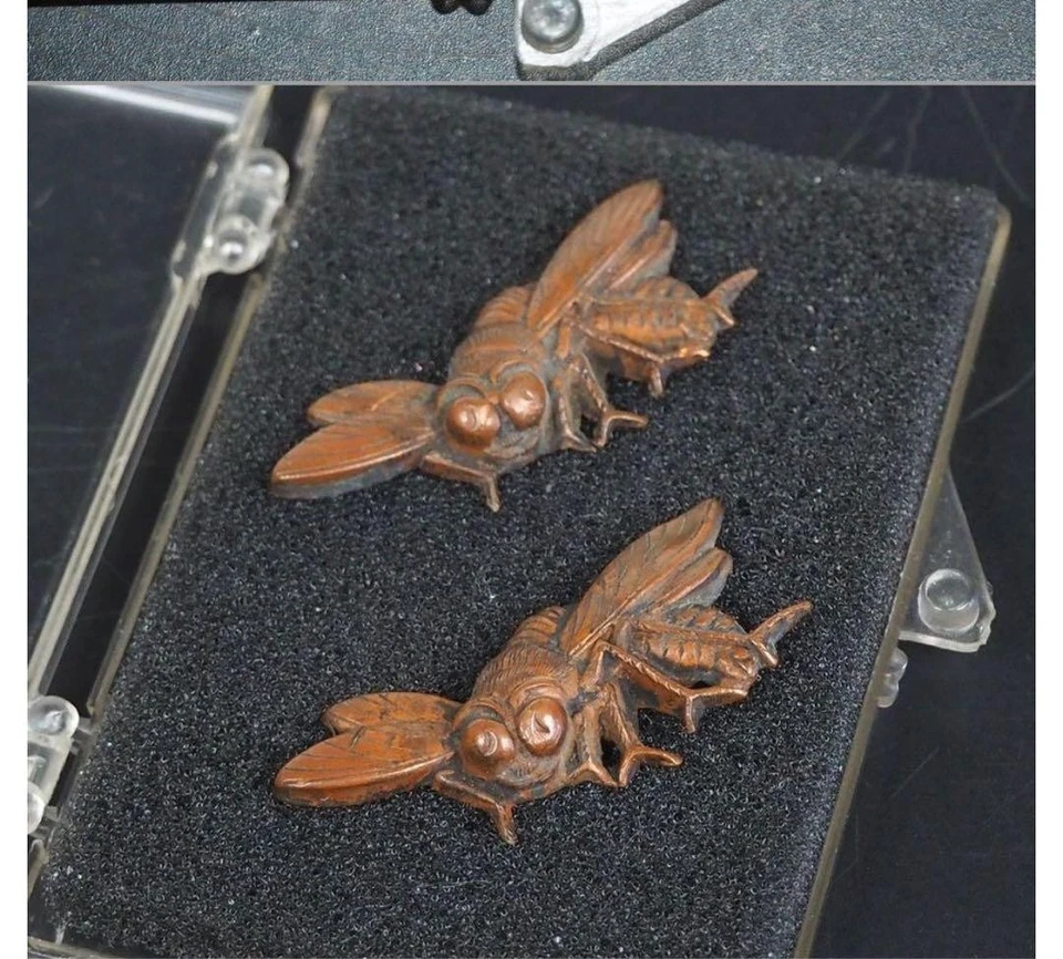 Antigua espada escultura japonesa Menuki insecto abeja siglo XIX Edo katana 1,5 pulgadas Foto 2 de 4