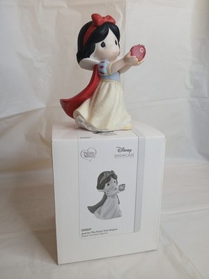 New PRECIOUS MOMENTS DISNEY Princess Figurine SNOW WHITE Poisoned Apple 222027