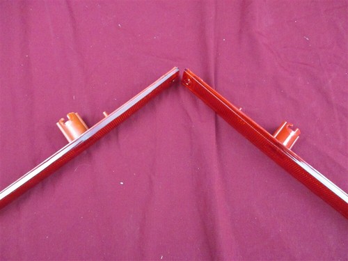 NOS OEM Oldsmobile Cutlass Supreme 2-Door Coupe Rear Side Marker 1988- 96 PAIR - Picture 5 of 6