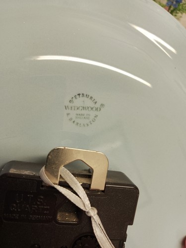 Wedgwood of Etruria & Barlaston blau & weiß Queensware Telleruhr FUNKTIONIERT - Bild 5 von 10