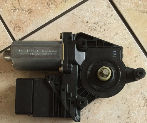 VW Passat 3B orig. Bosch Fensterhebermotor hinten rechts 3B9839752AT