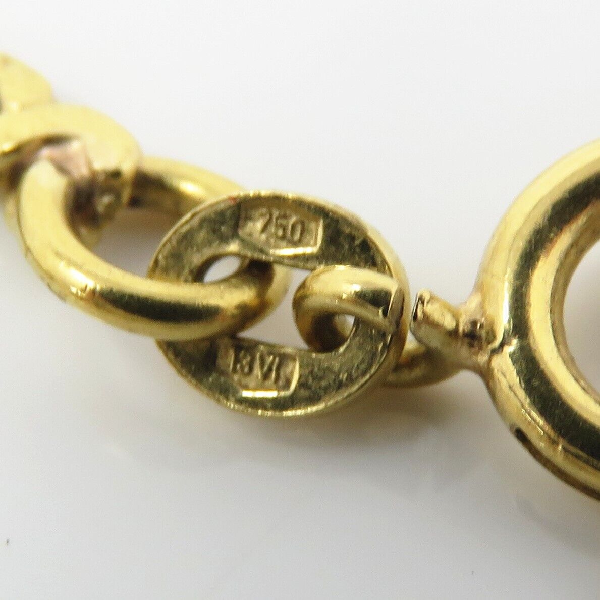 NYJEWEL 18k Yellow Gold 3mm Wide Serpentine S Link Chain NYJEWEL 18k Yellow Gold 3mm Wide Serpentine S Link Chain