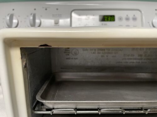 Magic Chef Mini Toaster Oven & Broiler Model 678 White with Rack and tray - Picture 4 of 10