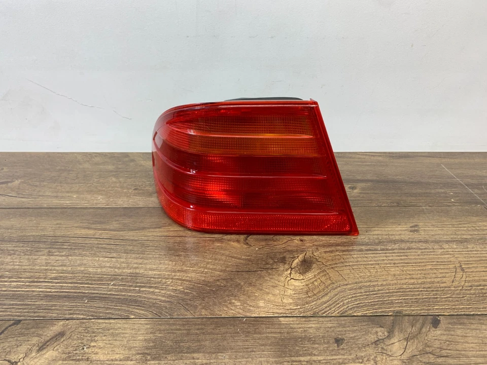 Luz trasera exterior lateral izquierda mercedes-benz w210 e300 e320 e430 1996-1999 sedán Foto 2 de 4