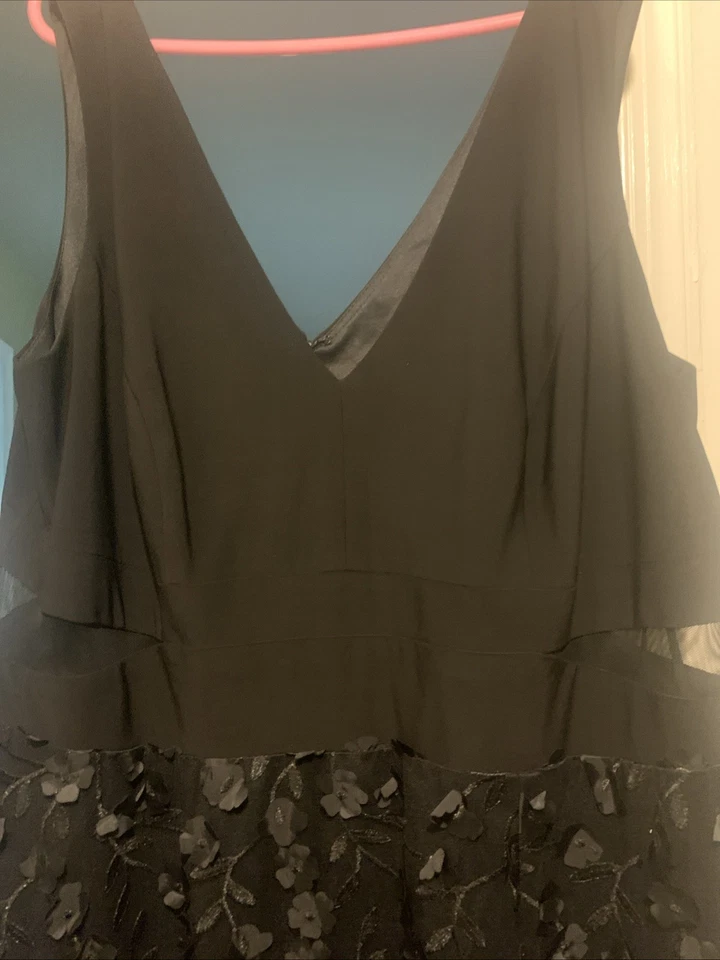 Xscape Plus Vestido 3D Bordado Floral Sin Mangas Recorte Malla Negro Noche 2X Foto 2 de 4