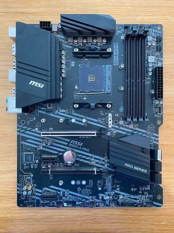 MSI B550-A PRO Socket AM4 AMD Scheda Madre - 7C56-002R in ottime condizioni - Immagine 3 di 3