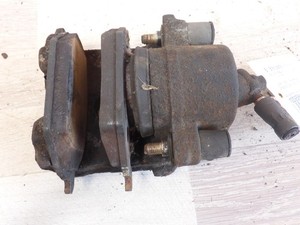 Bremssattel vorne rechts 1,4 55kW VW Golf IV 4 Lim. 1J1