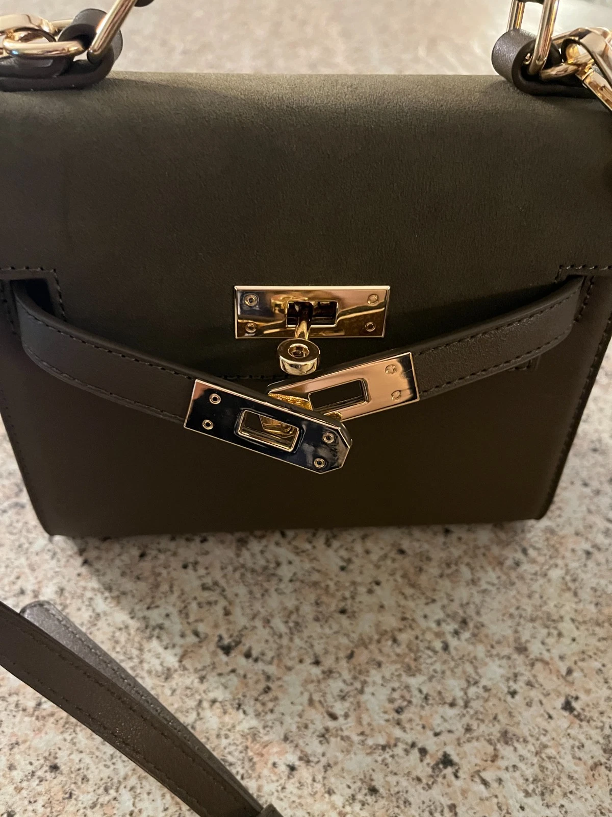 Borsa a tracolla Urban Expressions Mayfair in pelle oliva vegan