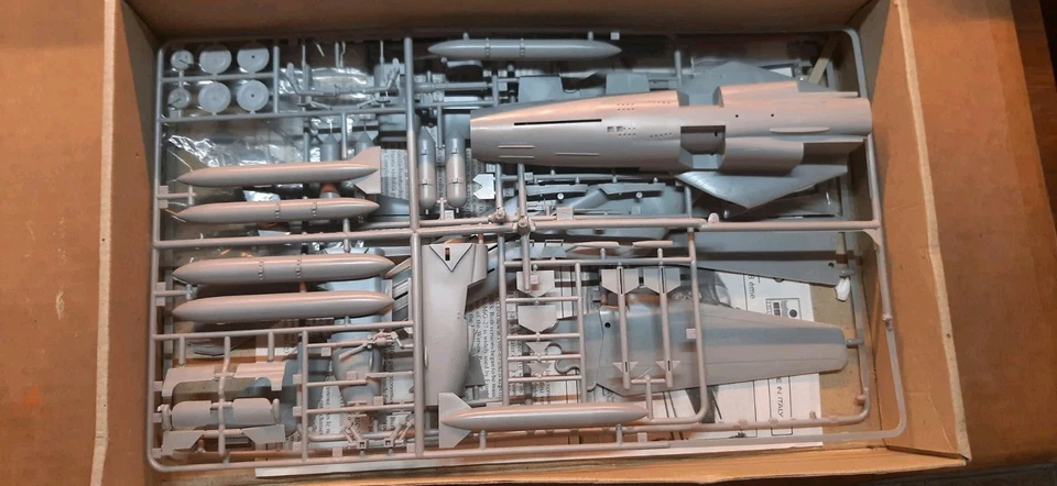 MIG-27 Flogger-D Soviet Aircraft Scale 1/48 ESCI + RESIN SEAT - Immagine 2 di 4