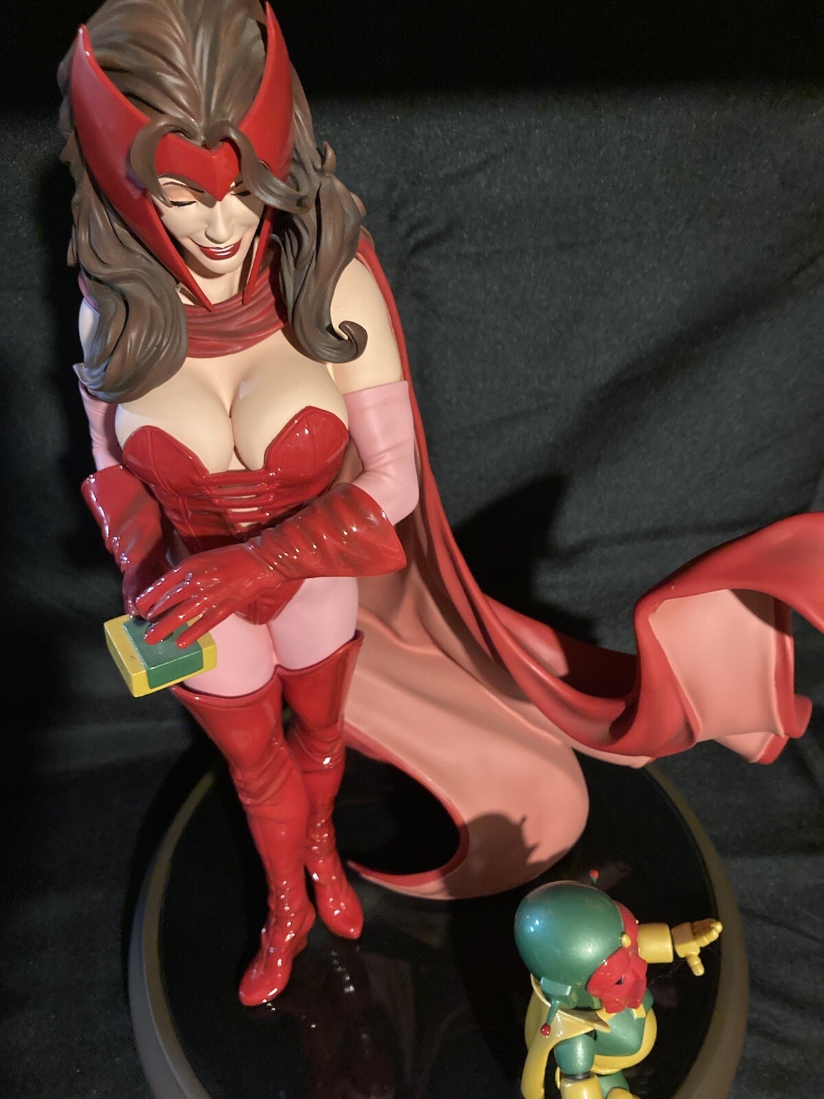 Sideshow Collectibles Marvel Scarlet Witch & Vision Comiquette Mark Brooks - Picture 17 of 18