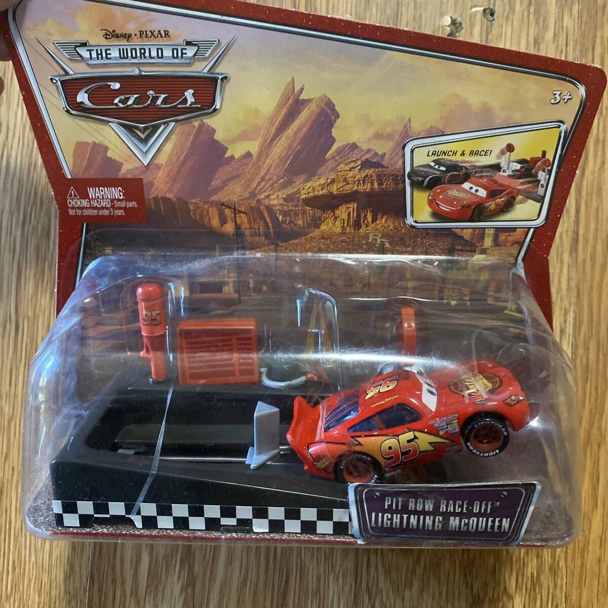 Disney Pixar Cars Pit Row Race-Off Lightning McQueen Disney Pixar Cars Pit Row Race-Off Lightning McQueen