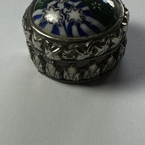Vintage White Metal & Millefiori Lidded Trinket/Pill Box - Beautifully Decorated - Picture 11 of 16