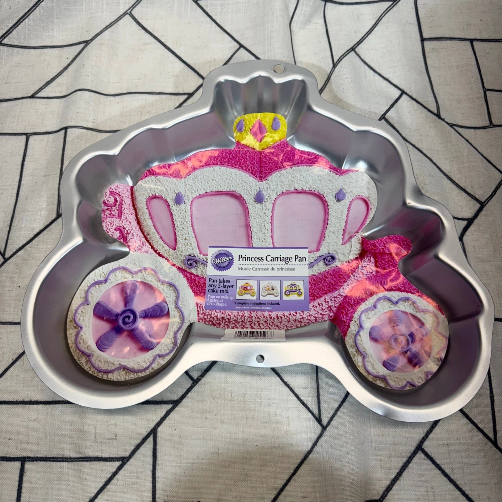Wilton Princess Carriage Pan OS Silver Aluminum Shaped Cake Mold 2105-0250
