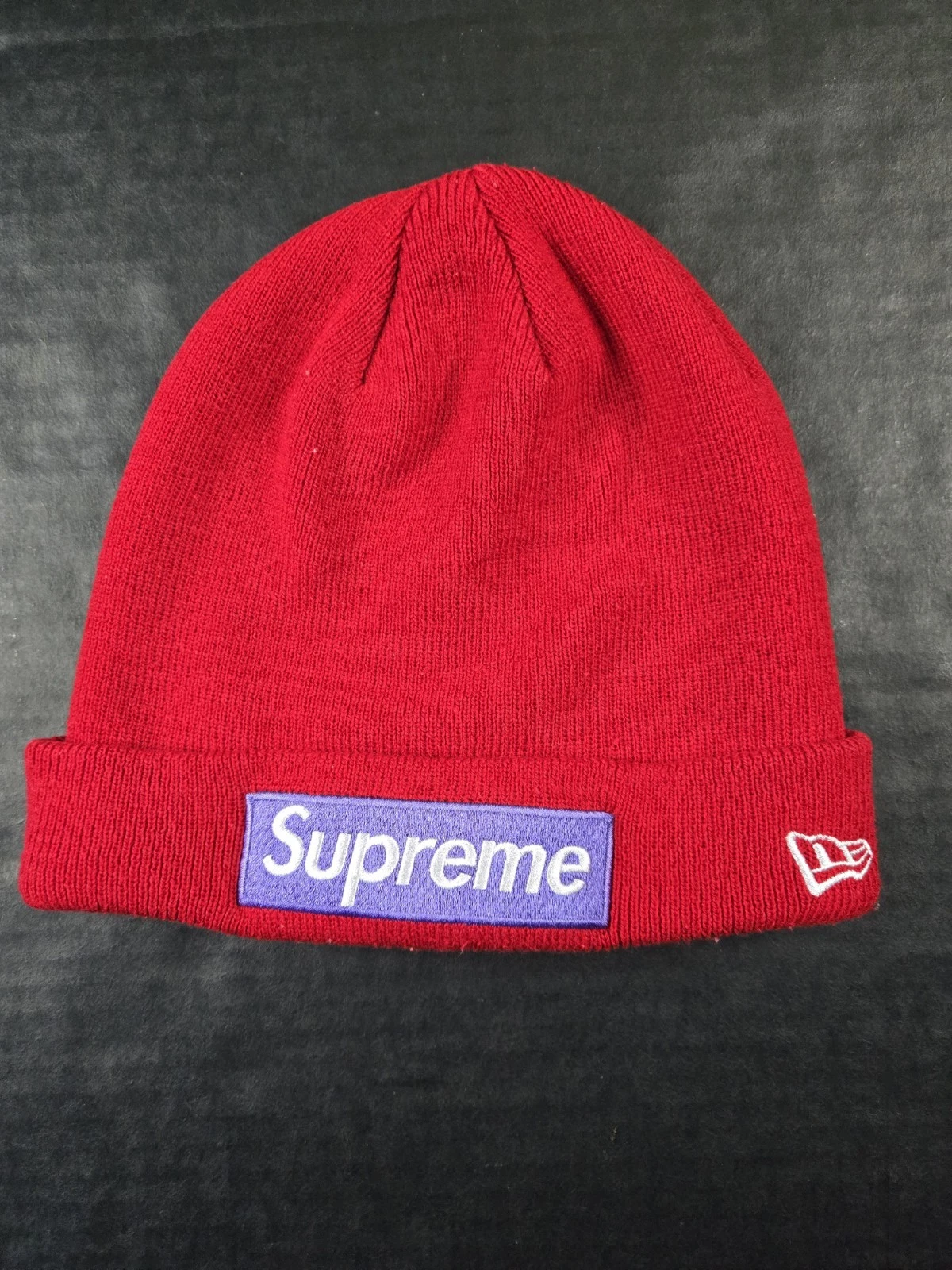 Bonnet neuf Supreme New Era boîte logo FW17 rouge violet authentique rare taille unique 