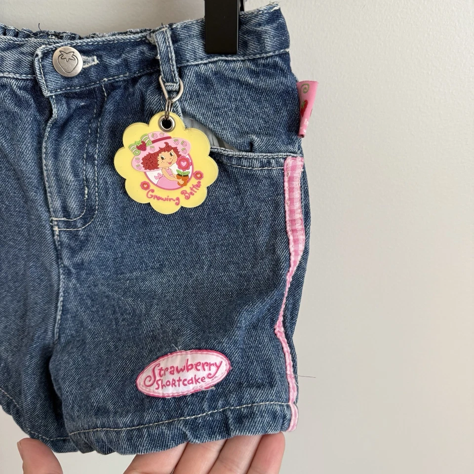 Pantalones cortos vaqueros Strawberry Shortcake 2004 vintage 4T usados en excelente estado Foto 3 de 4