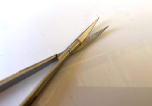 Castroviejo Scissors 4.5" Curved Stitch Cutting Embroidery Spring Action Extra - Foto 2 di 2