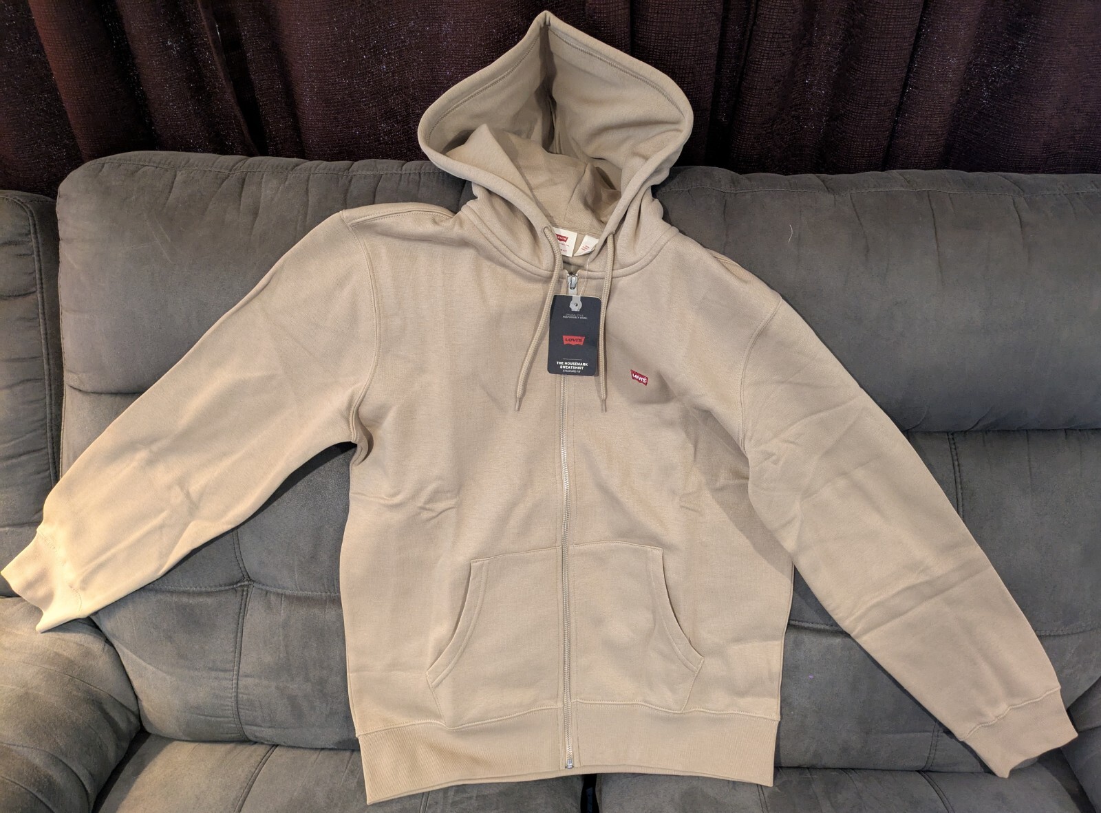 Levi's The Housemark Sweatshirt Standard Fit. Beige. Size Medium.