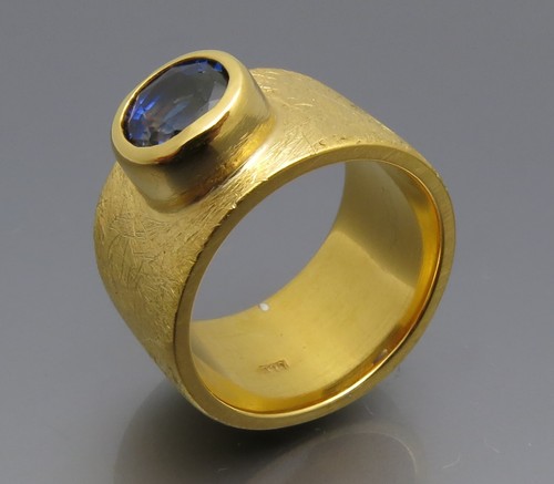 DISEÑO NEUMÁTICO - ANILLO SAFIR SUPERIOR - HECHO A MANO - DE ORFEBRERÍA PROPIA - ÚNICO - Imagen 4 de 6