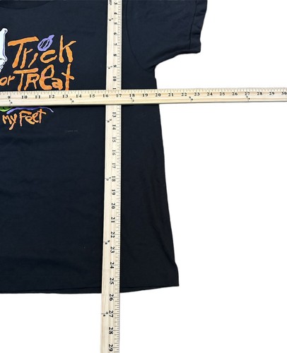 Vintage 80s TRICK OR TREAT SMELL MY FEET HALLOWEEN T-SHIRT SIZE L Single Stitch - Picture 2 of 6