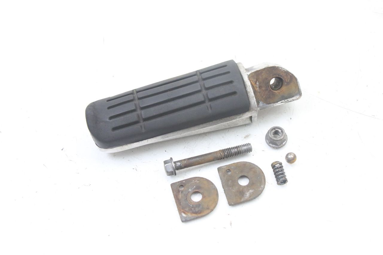 REAR RIGHT FOOTREST - YAMAHA FZS FAZER 600 (2001 - 2003)