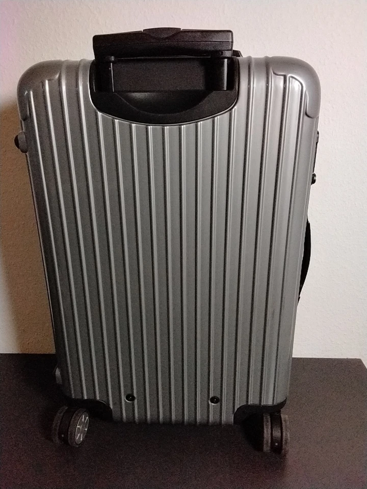 RIMOWA Salsa Deluxe Multiwheel Hartschalenkoffer Silber verschiedene Größen - Bild 3 von 4