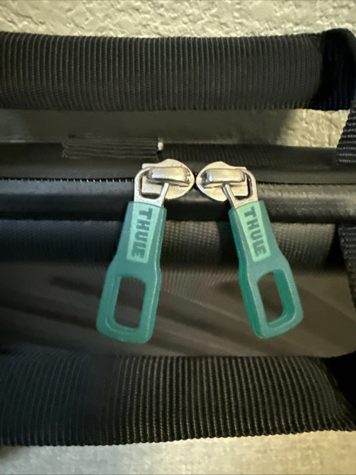 THULE Gauntlet Doble Sección Funda Protectora - iPad/Tablet/Portátil - Negro Foto 4 de 4