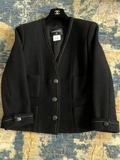 CHANEL 15A TWEED CAMELLIA CC LOGO BUTTON BLACK JACKET FR46 US14