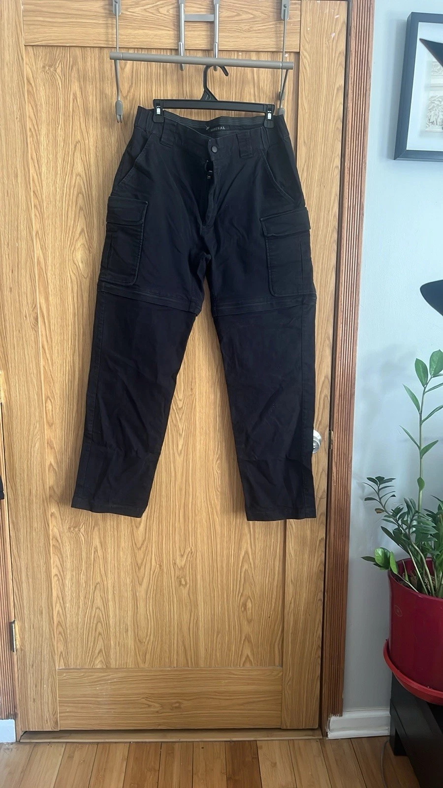 Columbia Black Convertible Cargo Pants Size 34 x 32 Outdoor Hiking Camping Beach